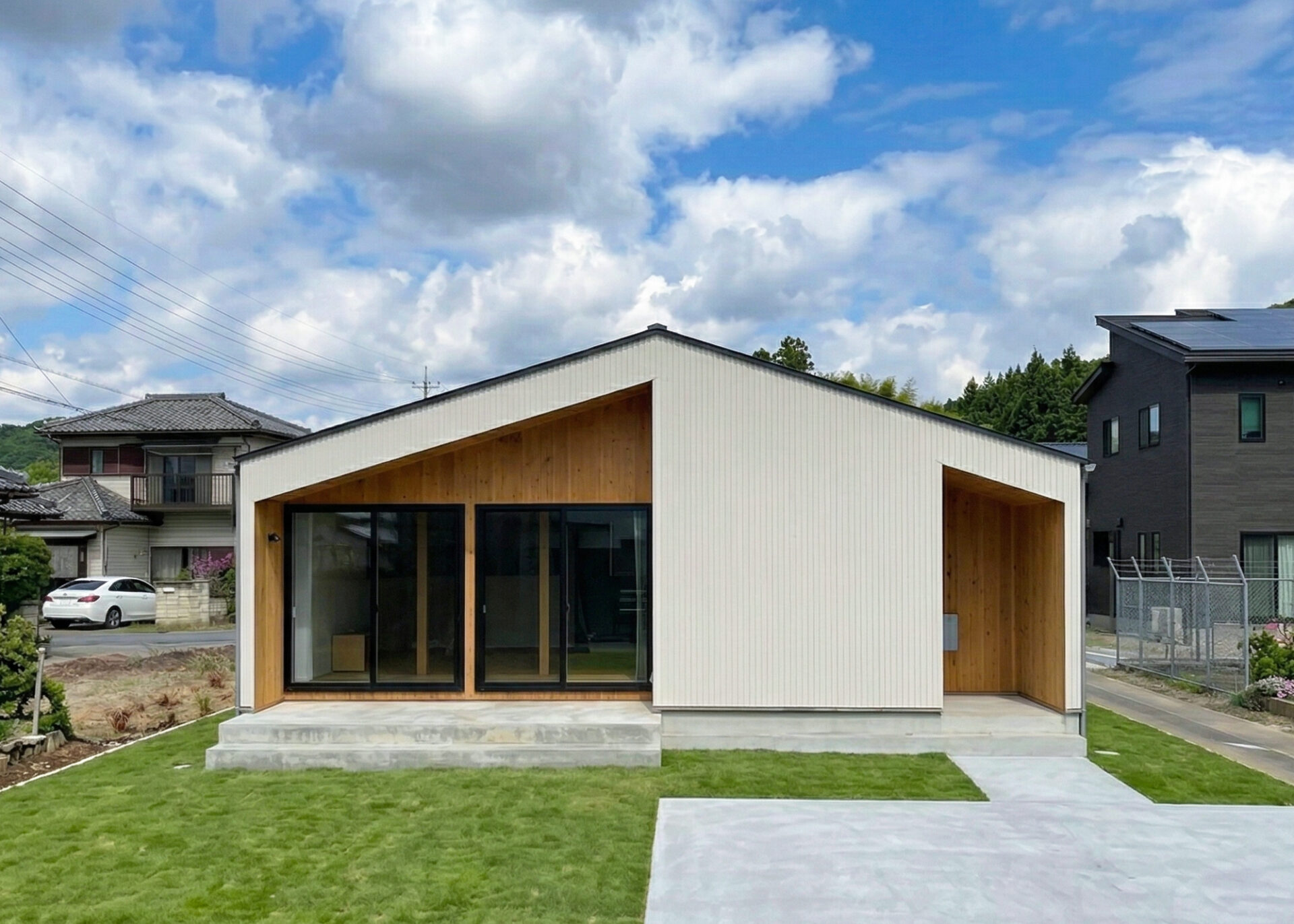 新築見学会｜壬生町｜わたしたちペースの平屋。〜白い三角屋根の下に広がる、想像以上の開放感と趣味の空間〜