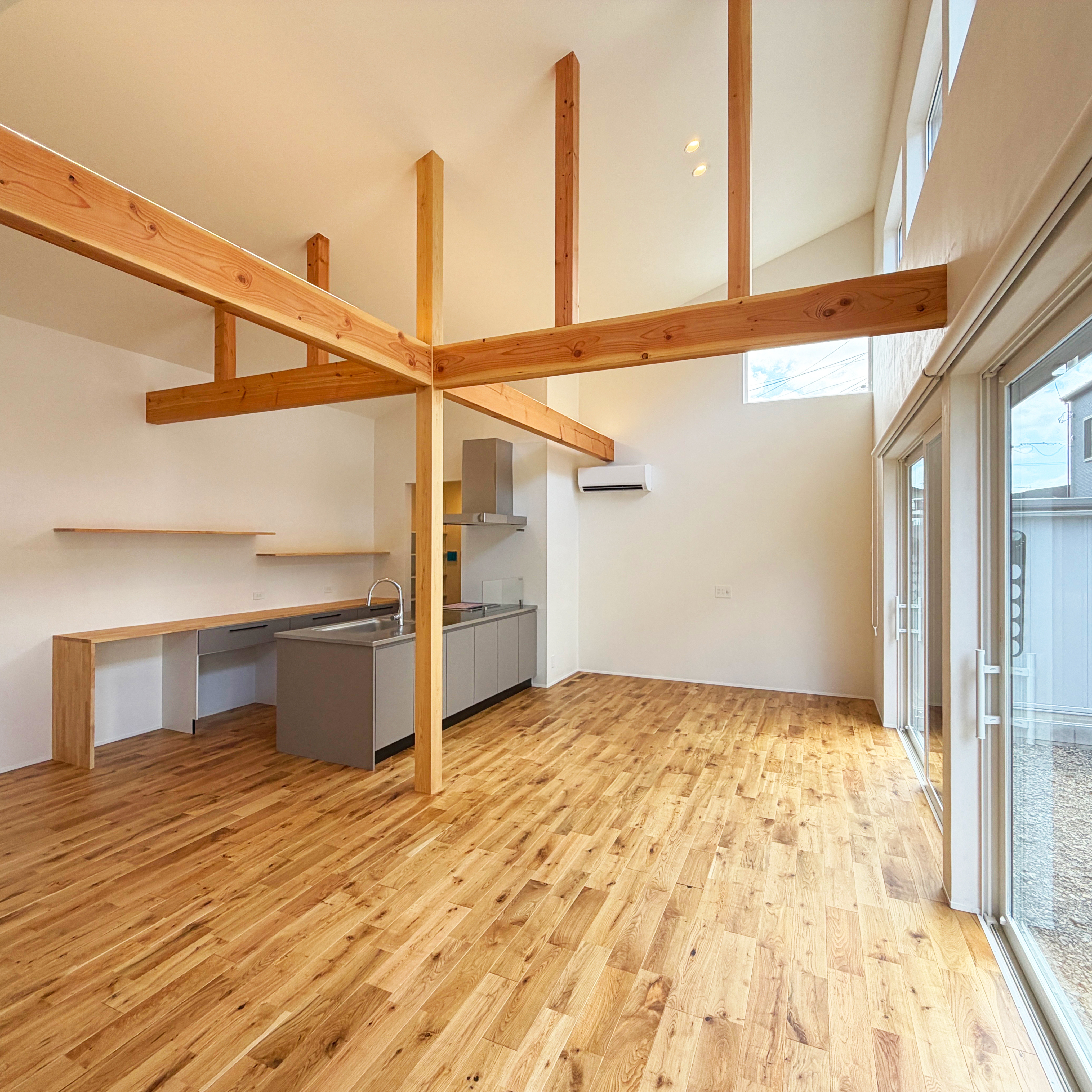 平屋だからこそ叶えた、大屋根空間。