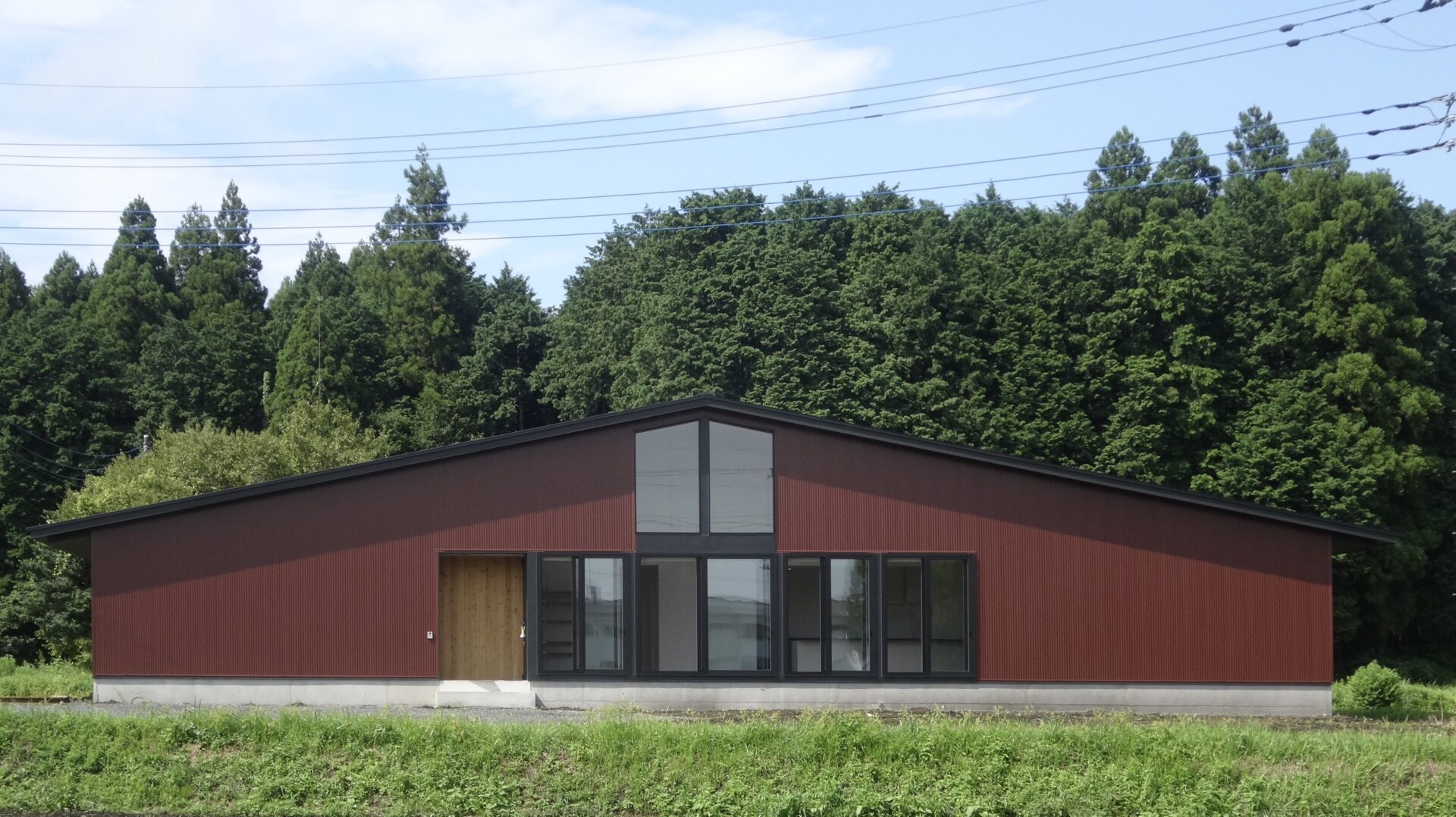 日光市｜平屋｜横に広がる、圧巻のガレージ付き平屋。